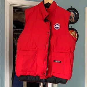 Mens size Large Canada goose jacket in red